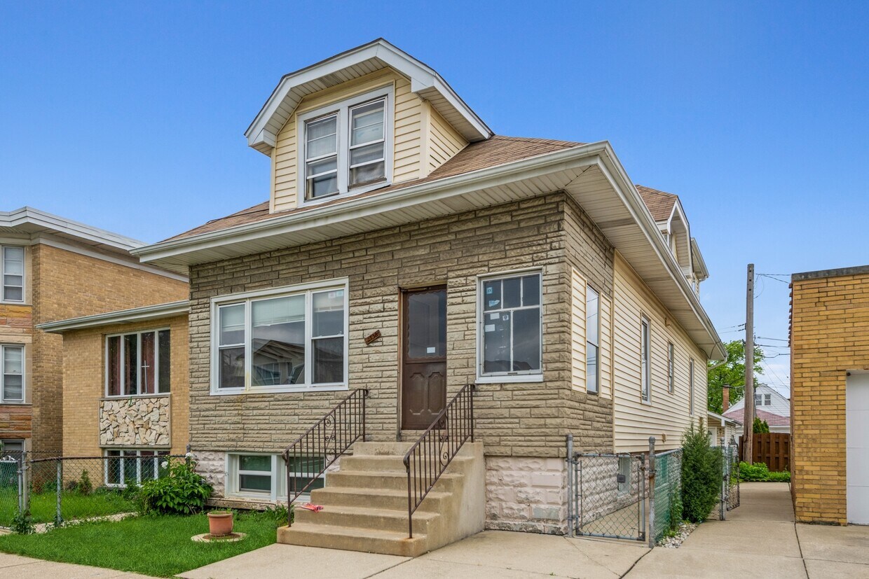 Primary Photo - 2738 N 73rd Ave