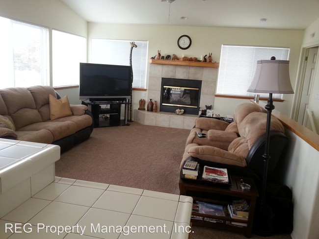 Foto del edificio - 685-685 Monterey Ave