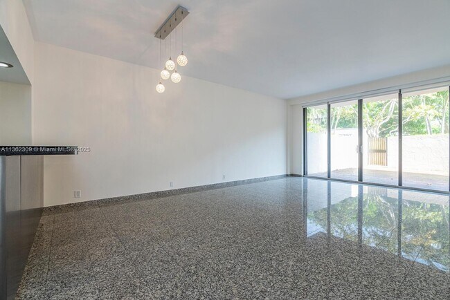Building Photo - 151 Crandon Blvd