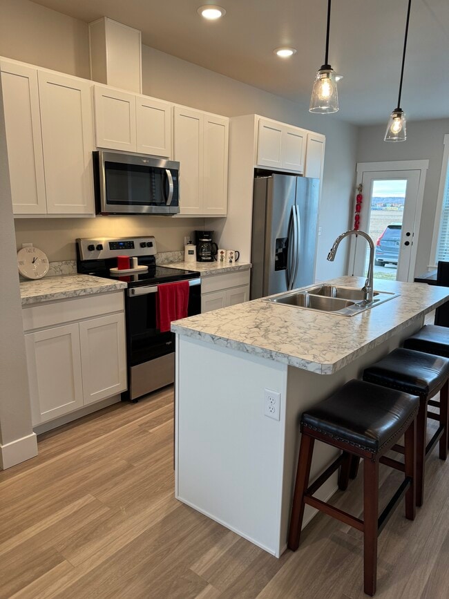 Kitchen - 6103 Northstead Ave
