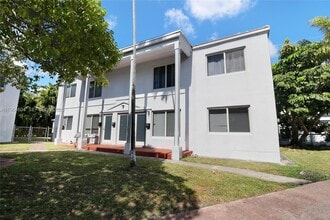 Building Photo - 8110 Crespi Blvd