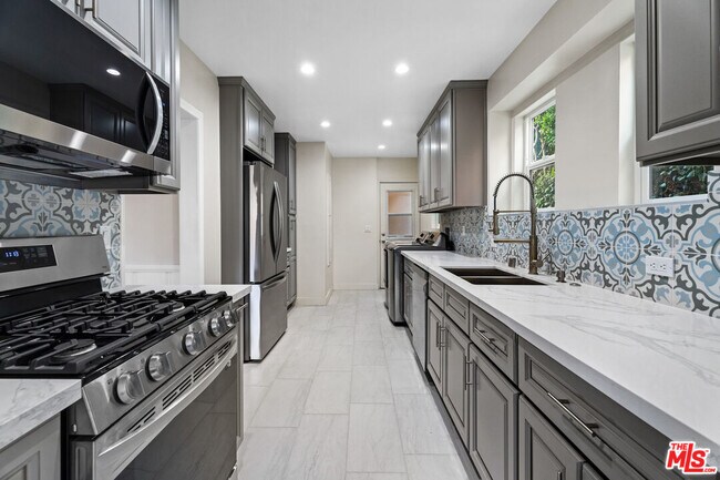 Foto del edificio - 1753 Midvale Ave