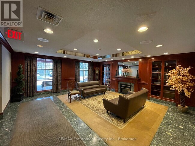 Photo du bâtiment - 880-880 Dundas St W