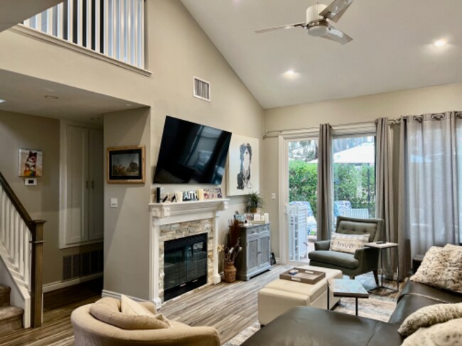 Foto del edificio - 3738 Fallon Cir