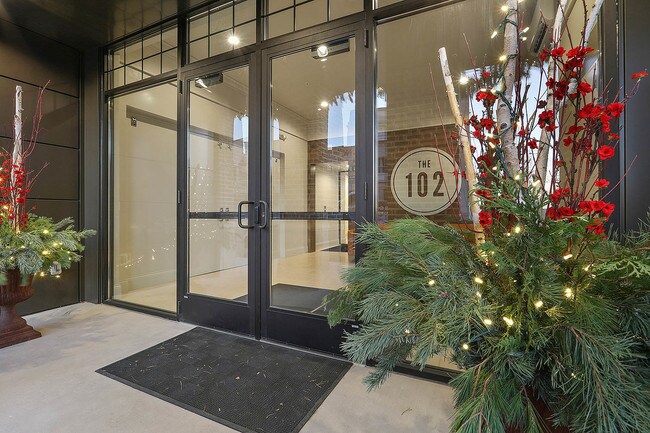 Foto del edificio - 102 N Broadway