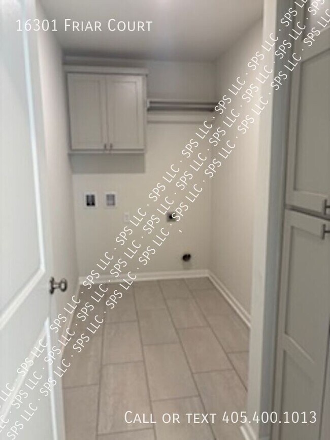 Foto del edificio - 16301 Friar Ct