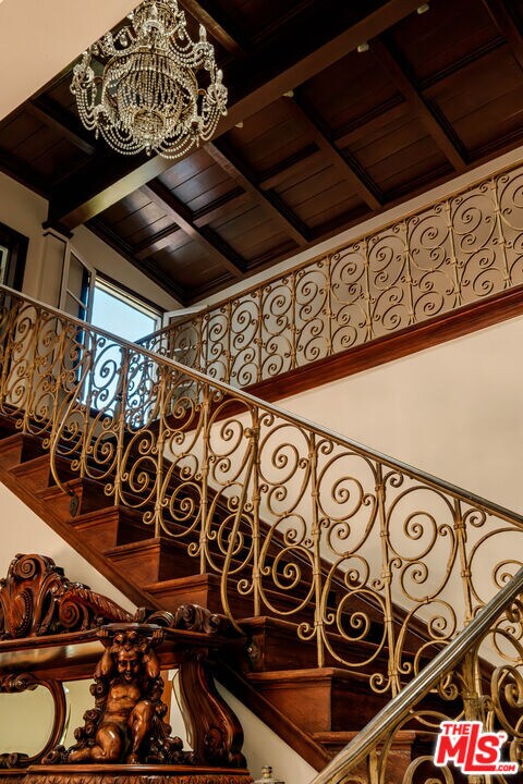 Foto del edificio - 1004 N Beverly Dr