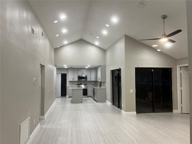 Building Photo - 6673 Doubletrace Ln