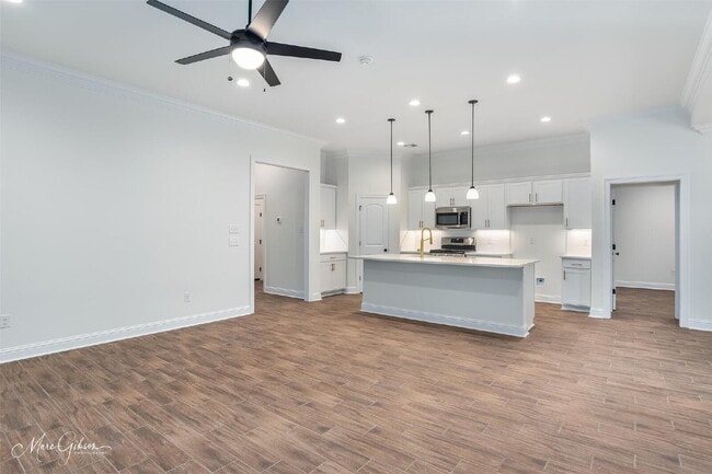 Building Photo - "Charming 3-Bedroom Bossier City Home with 2 Full Baths and 1848 Sq Ft of Comfort!"