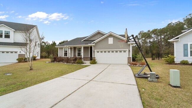 Foto del edificio - Spacious 6-Bedroom Waterfront Home in Richmond Hill, GA