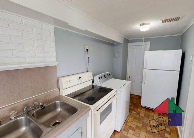 Building Photo - 858 S Barre Rd