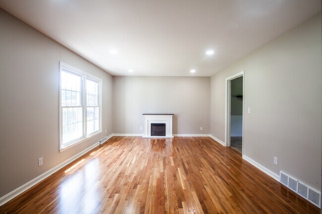 Building Photo - 9673 Placid Dr