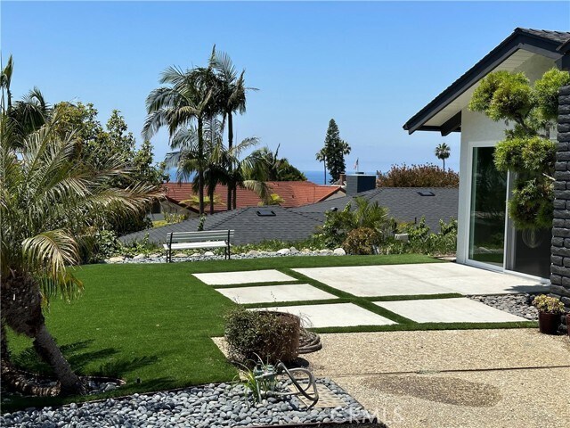 Building Photo - 203 E Avenida Ramona