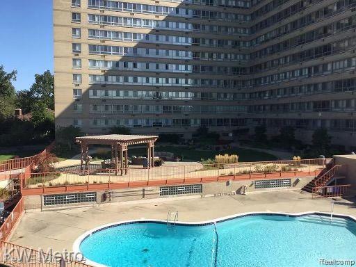 Foto del edificio - 8900 E Jefferson