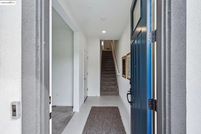 Building Photo - Modern 2+ Bedroom, 2++ Bathroom Living in ...