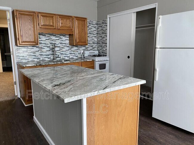 Foto del edificio - 122 W Market St