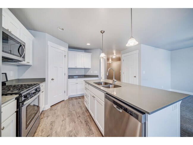 Foto del edificio - 629 Fall Creek Dr