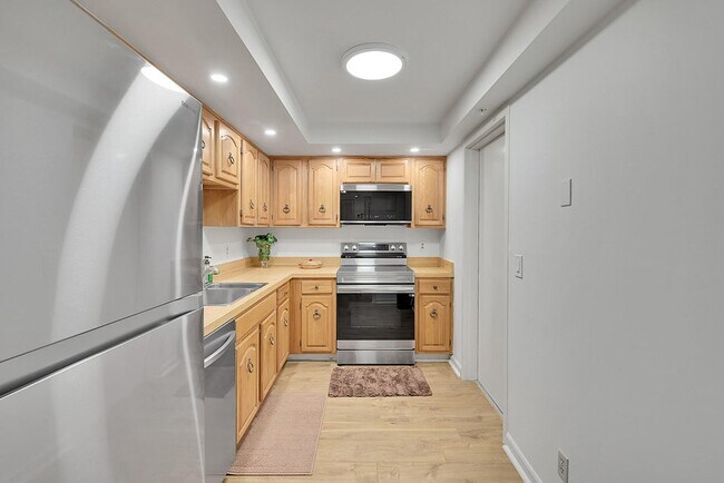 Foto del edificio - 7835 Lakeside Blvd