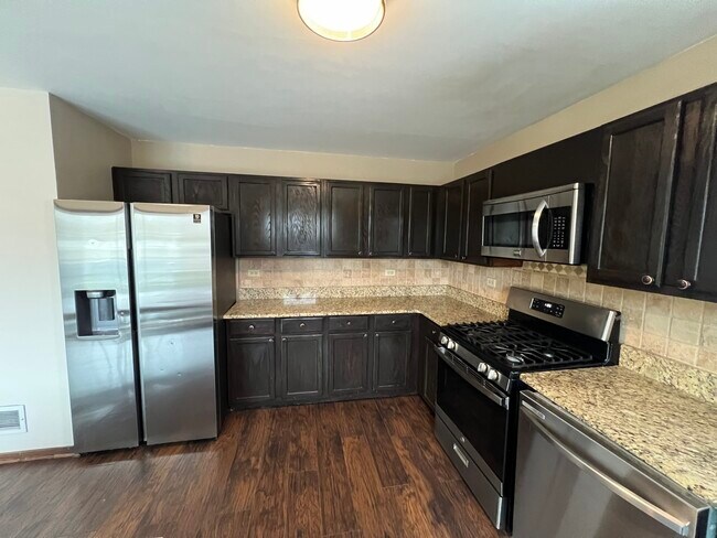 Building Photo - 1301 Brookfield Dr