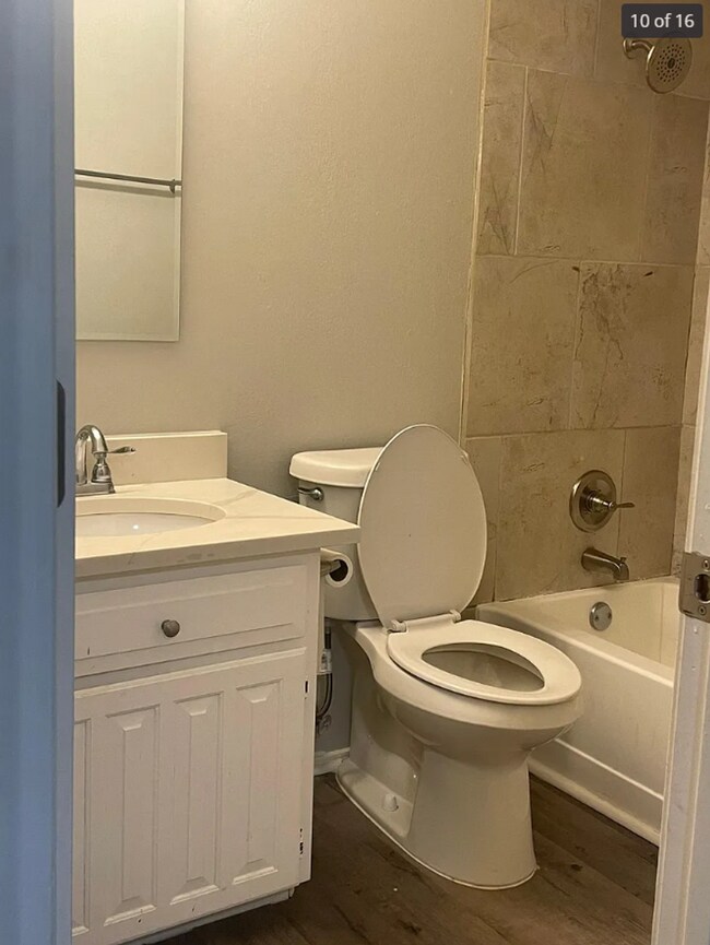 Foto del edificio - 6003 Brentcove Dr