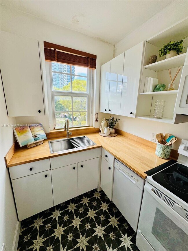 Foto del edificio - 3224 Biscayne Blvd