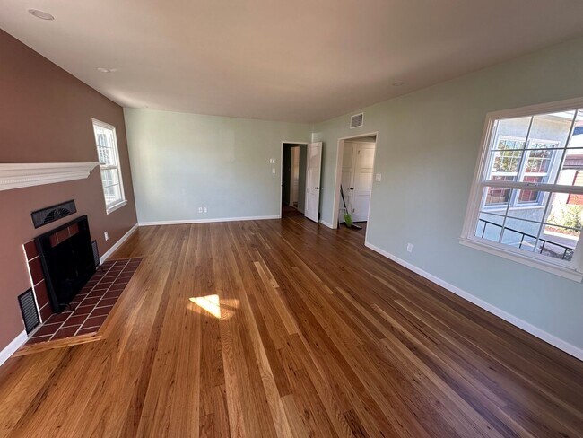 Foto del edificio - Cute NE 2 Bedroom, 1 Bath Home close to Hancock College