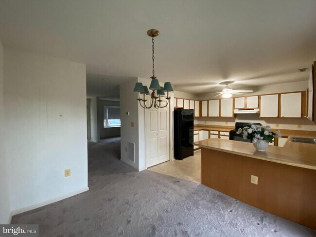 Building Photo - 18 Stonewall Ct