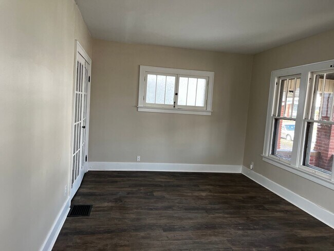 Foto del edificio - Available Now Don't Miss Out!