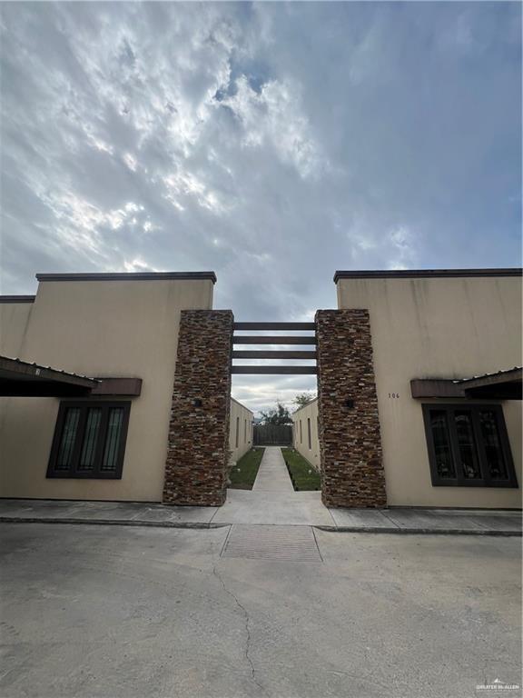 Building Photo - 15 Teak Dr