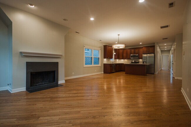 Building Photo - 1527 N Hudson Ave