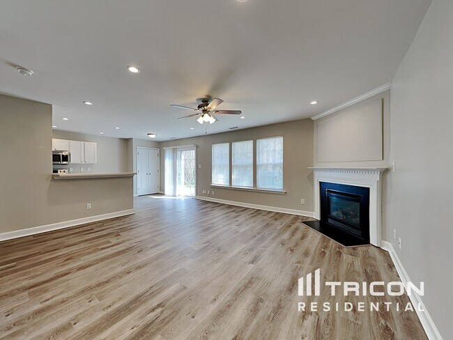 Building Photo - 4424 River Edge Dr