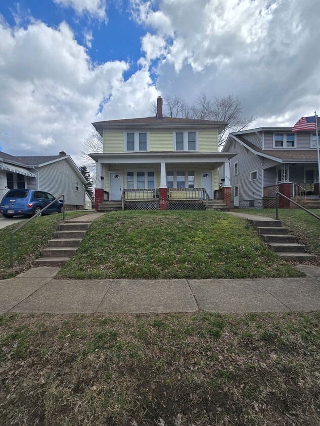 Foto principal - 332-334 N BURGESS AVE