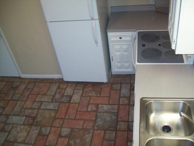 Building Photo - 708 S Maize Ct