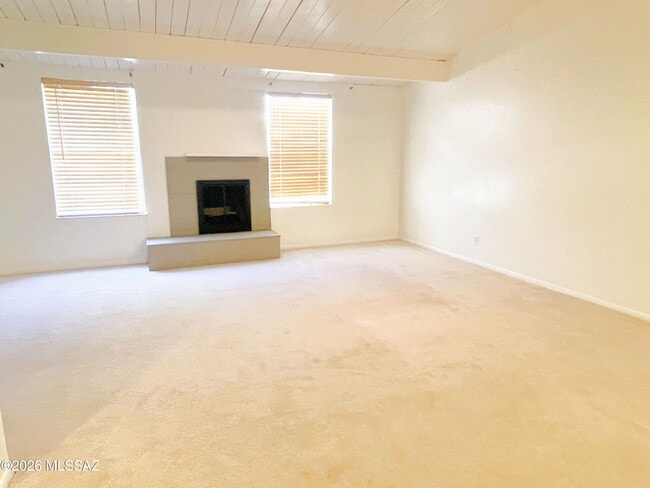 Building Photo - 3750 N Country Club Rd
