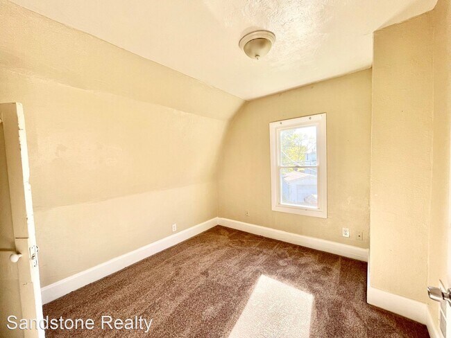 Building Photo - 3 br, 1 bath House - 924 Long Ave