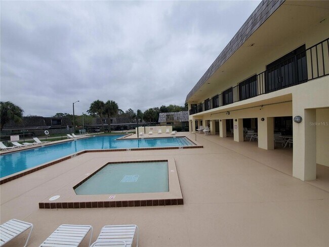 Building Photo - 1108 Apple Terrace