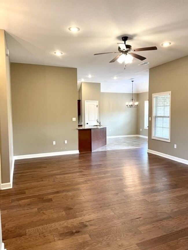Building Photo - 3 Bed / 2 Bath  Brookstone Subdivision
