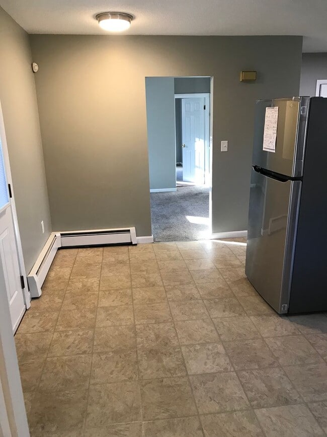 Building Photo - Nice Private Recently Updates One Bedroom ...