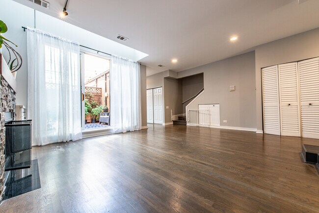 Foto del edificio - 2707 N Halsted St