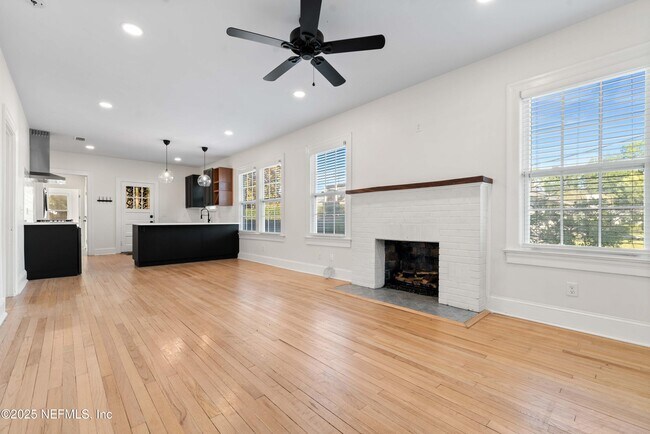 Foto del edificio - 4313 Lexington Ave