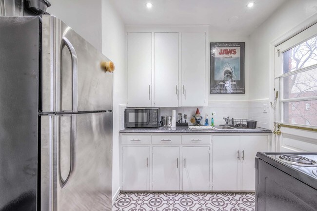 Foto del edificio - 1524 E 17th St