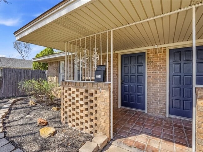 Photo - 2531 W Twelfth St Apartment