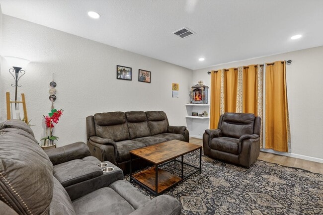 Building Photo - 4226 Comet Cir