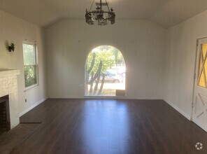Building Photo - 3389 N Mountain View Ave
