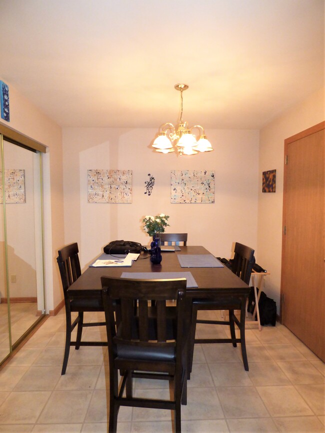 Foto del edificio - 1820 Deerhaven Ln NE