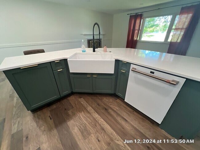 Building Photo - The Knolls Split Level Home