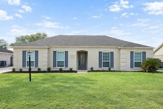 Building Photo - 13914 Oakwood Ln