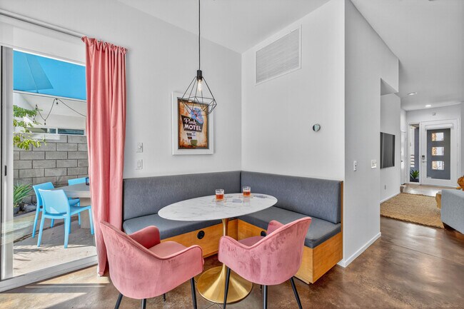 Foto del edificio - 3552 Melody Ln