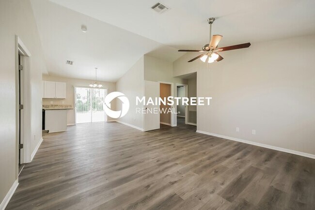 Foto del edificio - 3 Bedroom Pet-Friendly Home in Lehigh Acre...