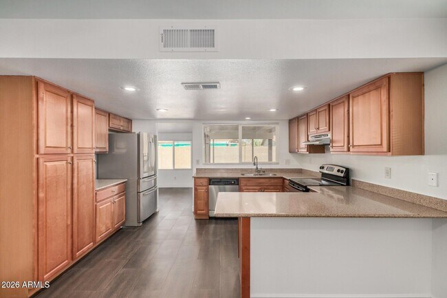 Building Photo - 4546 W Onyx Ave